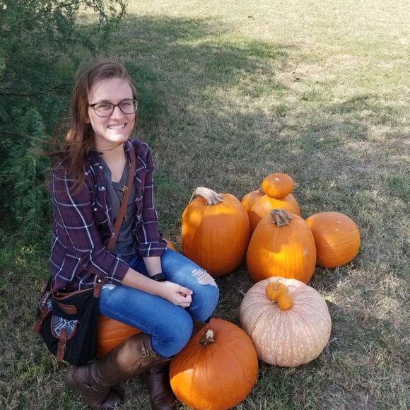 Meet Your Posher: Darby - Picture 2 of 3